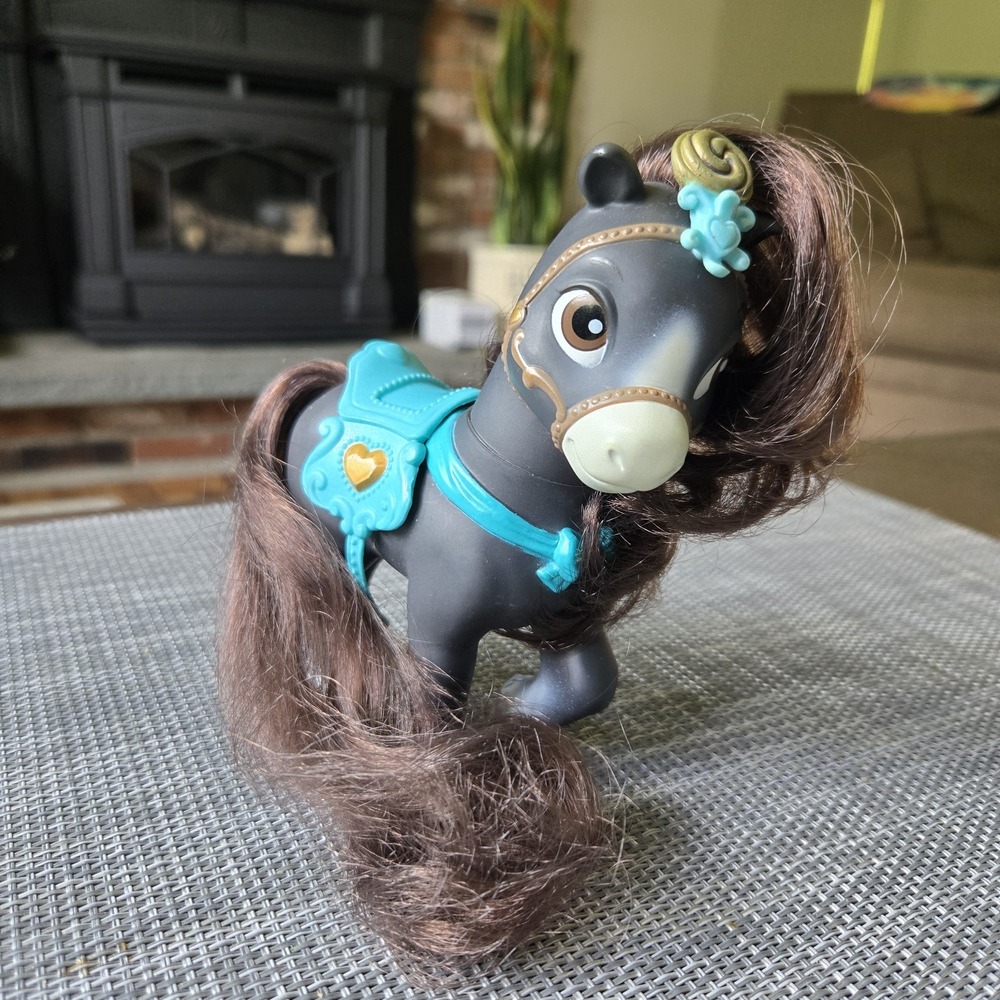 Disney Princess Brave Royal Petite Doll Merida Pet Pony Angus Action Figure Toy